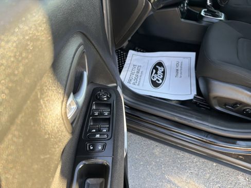 Used 2018 Jeep Renegade Latitude w/ Cold Weather Group image 11