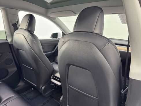 Used 2021 Tesla Model Y Long Range image 36