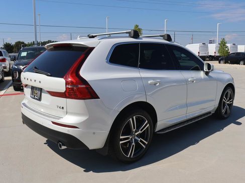 Used 2018 Volvo XC60 T6 Momentum w/ Convenience Package image 5
