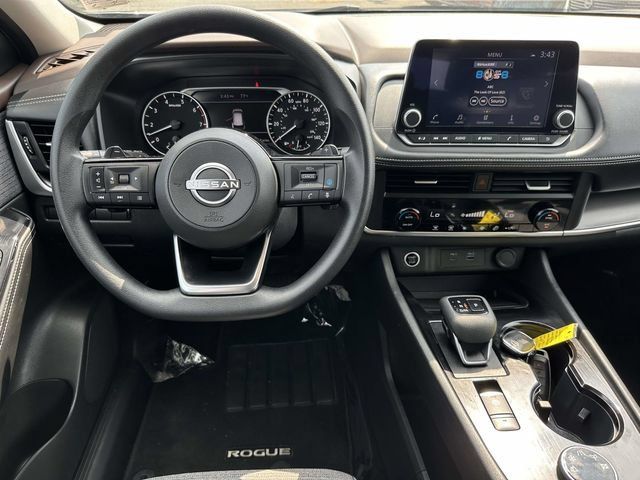Used 2023 Nissan Rogue SV AWD/4WD image 3