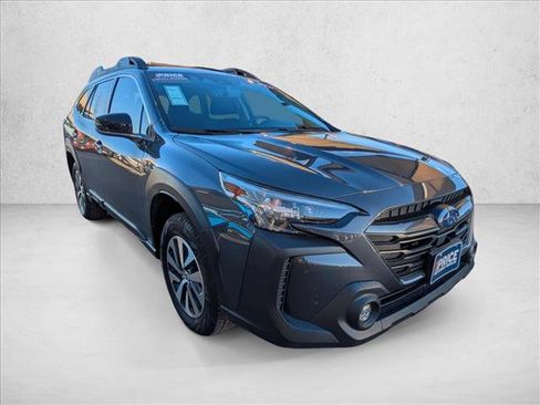 Used 2023 Subaru Outback Premium image 3