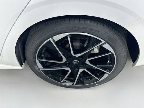 Used 2024 Nissan Sentra SR image 11