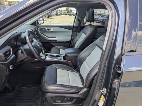 Used 2023 Ford Explorer XLT w/ Equipment Group 202A image 7