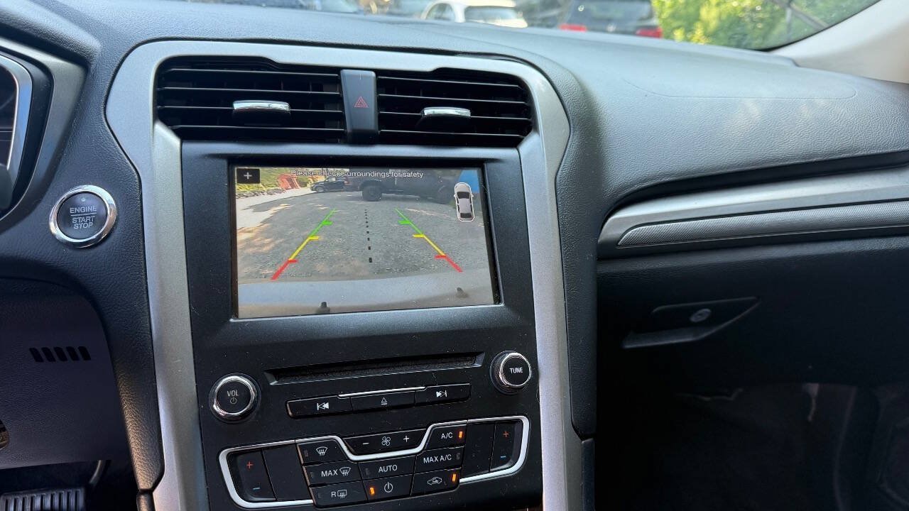 Used 2017 Ford Fusion SE w/ Fusion SE Technology Package FWD image 17