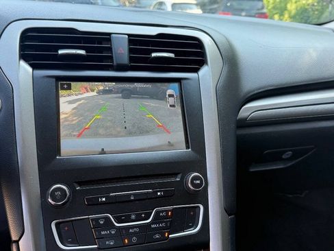 Used 2017 Ford Fusion SE w/ Fusion SE Technology Package FWD image 17