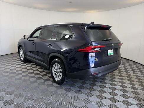 Used 2024 Toyota Grand Highlander AWD image 9