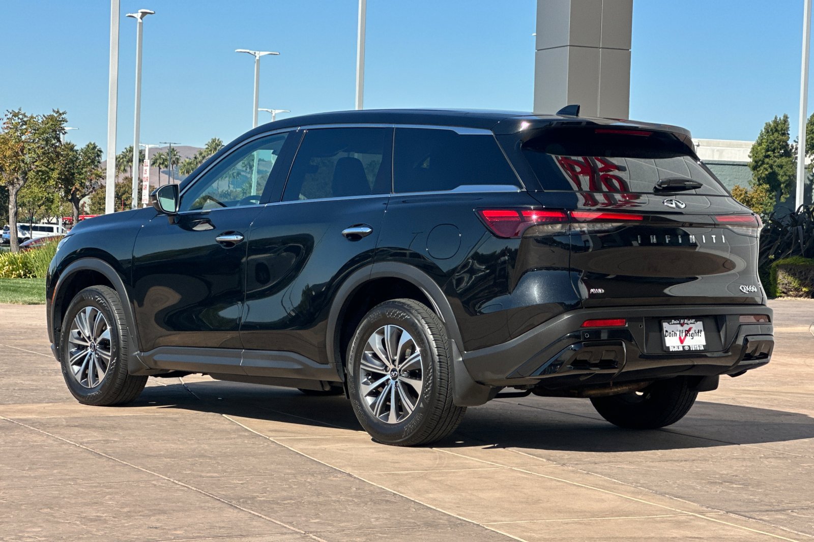 Used 2023 INFINITI QX60 Pure AWD/4WD image 6