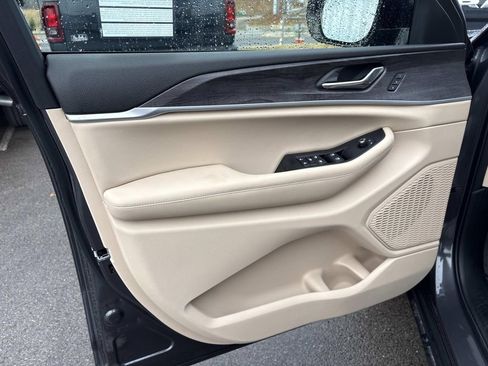 New 2025 Jeep Grand Cherokee L Limited AWD/4WD image 26