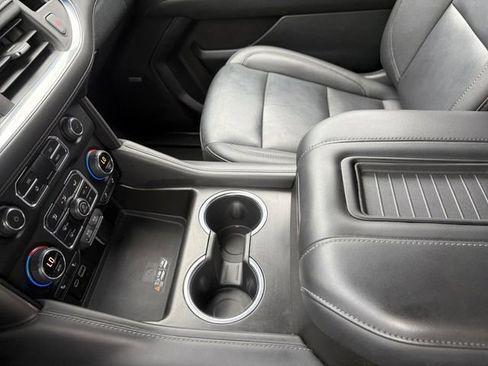 Used 2024 Chevrolet Suburban LT RWD image 25