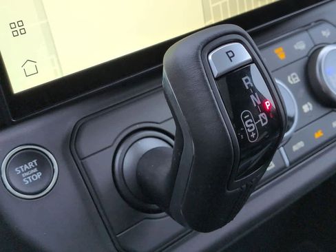 New 2026 Land Rover Defender 110 X-Dynamic SE image 33