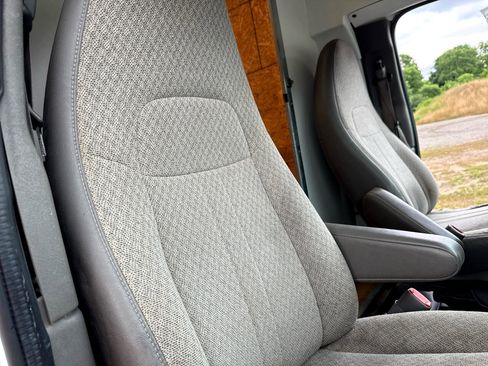 Used 2012 GMC Savana 3500 image 17