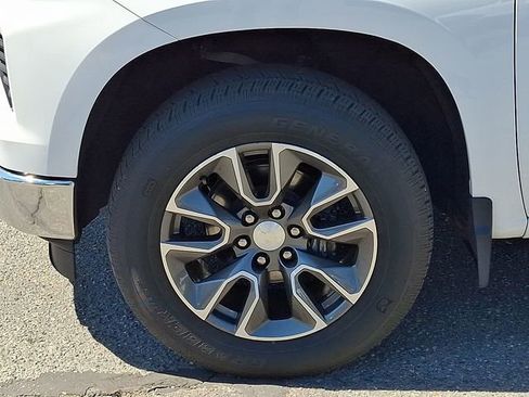 Used 2022 Chevrolet Silverado 1500 LT AWD/4WD image 28