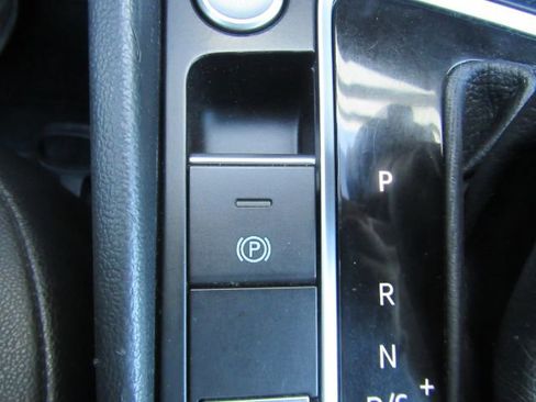 Used 2020 Volkswagen Jetta SE w/ SE Cold Weather Package image 43