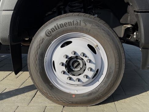 Used 2024 Ford F550 4x4 Crew Cab Super Duty w/ XLT Value Package image 12