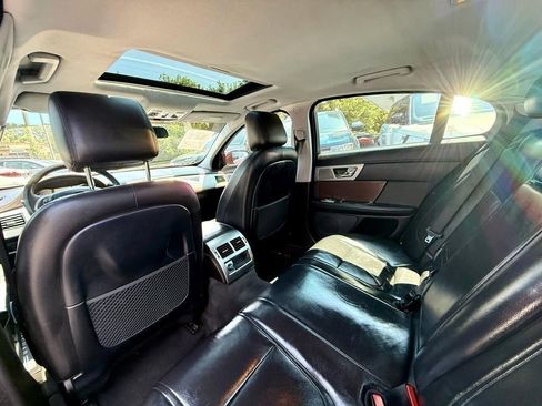 Used 2013 Jaguar XF image 31