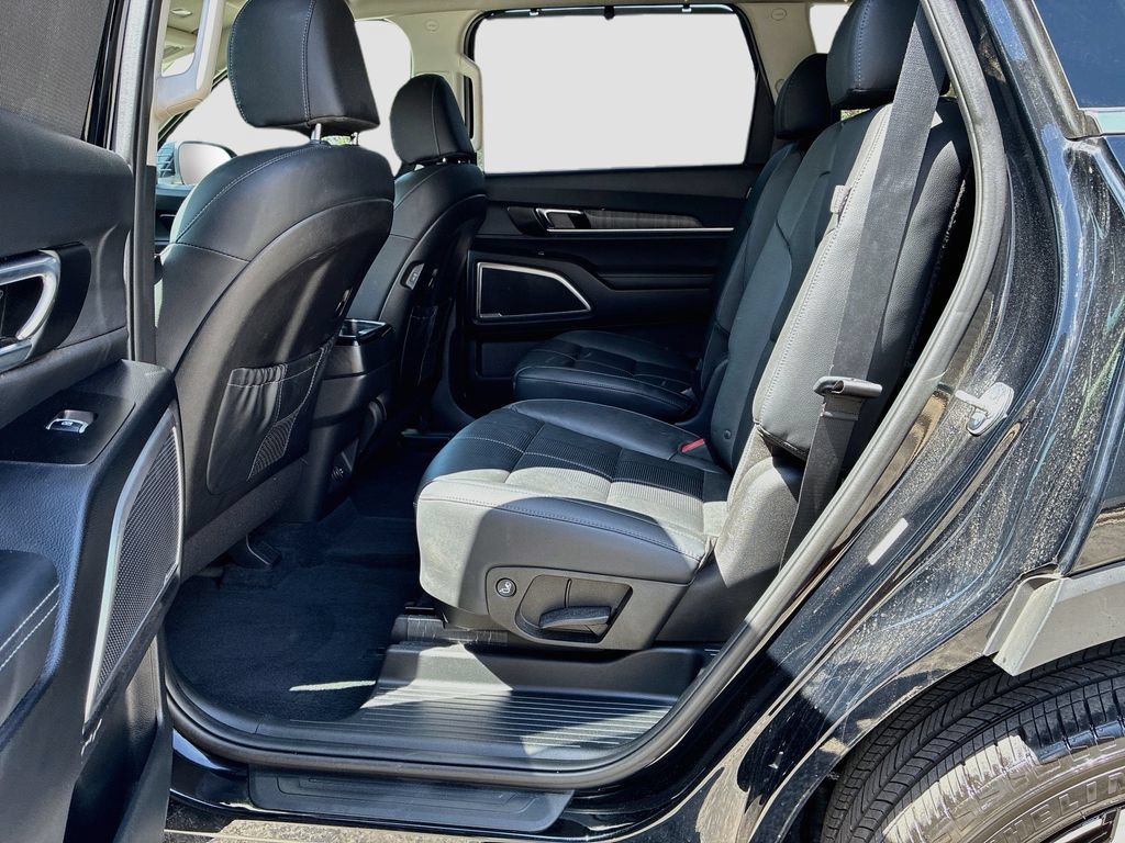 Used 2024 Kia Telluride EX w/ EX Captain's Chair Package AWD/4WD image 26