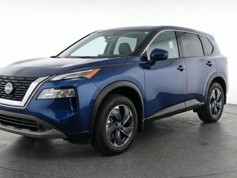 Used 2025 Nissan Rogue SV image 3