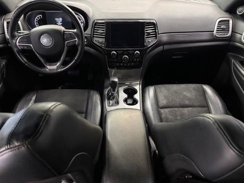 Used 2022 Jeep Grand Cherokee Laredo X AWD/4WD image 2