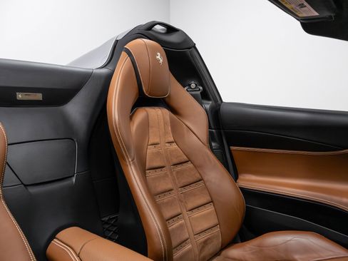 Used 2021 Ferrari 812 GTS image 24