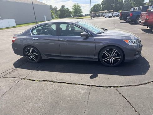 Used 2017 Honda Accord Sport image 4