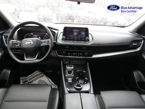 Used 2025 Nissan Rogue SV w/ SV Premium Package AWD/4WD image 16