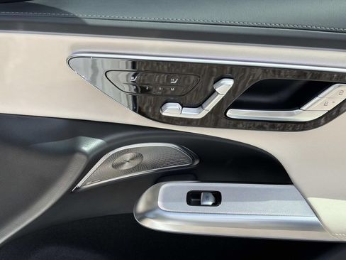 Used 2025 Mercedes-Benz E 350 4MATIC Sedan image 15