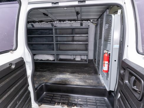 Used 2017 GMC Savana 2500 image 11