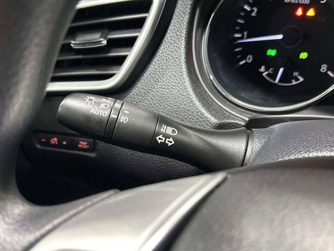 Used 2015 Nissan Rogue SV AWD/4WD image 28