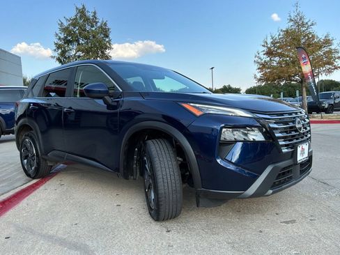 Used 2025 Nissan Rogue SV AWD/4WD image 4