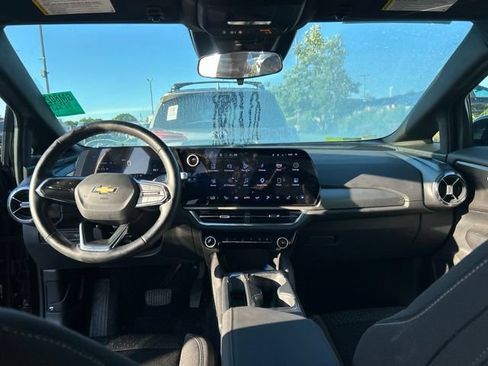 Used 2025 Chevrolet Equinox EV LT w/ Comfort Package AWD/4WD image 5