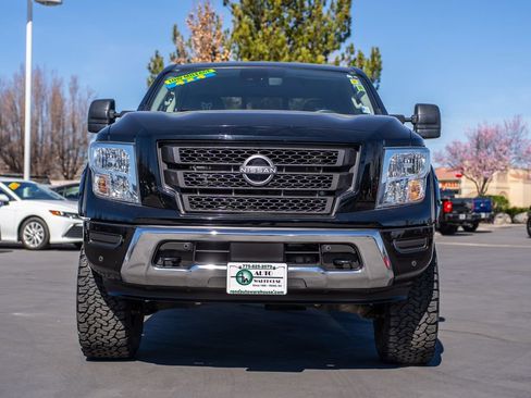 Used 2023 Nissan Titan SV w/ SV Convenience Package image 2