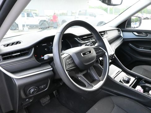 Used 2023 Jeep Grand Cherokee L Laredo AWD/4WD image 23