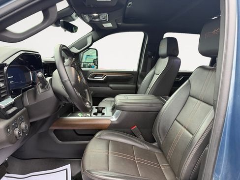 Certified 2025 Chevrolet Silverado 2500 High Country w/ Technology Package AWD/4WD image 9