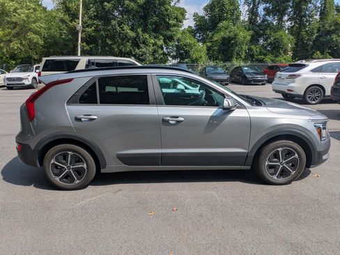 Used 2024 Kia Niro EX FWD image 5