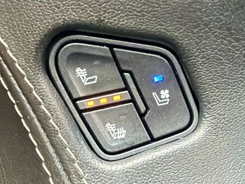 Used 2018 GMC Yukon XL SLT w/ Premium Edition AWD/4WD image 23