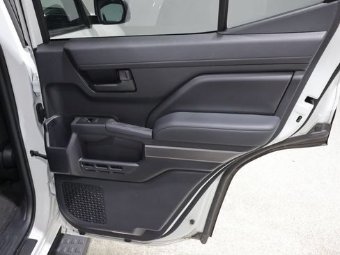 Used 2025 Toyota 4Runner SR5 AWD/4WD image 21