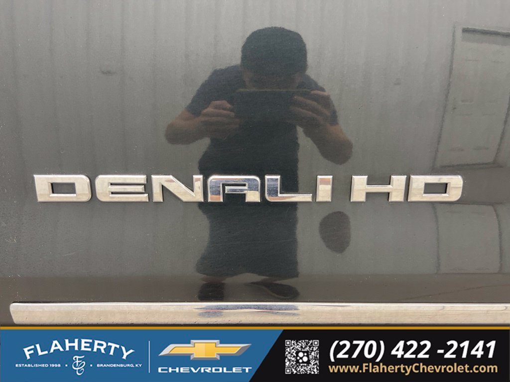 Used 2019 GMC Sierra 2500 Denali w/ Duramax Plus Package AWD/4WD image 18