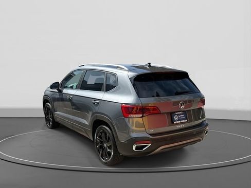 Certified 2023 Volkswagen Taos SE w/ Black Wheel Package image 3