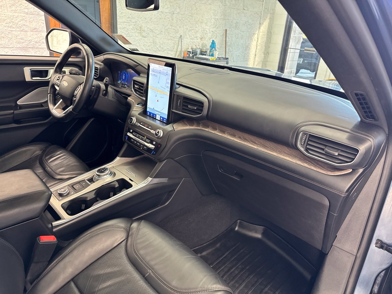 Used 2020 Ford Explorer Platinum w/ Premium Technology Package AWD/4WD image 56