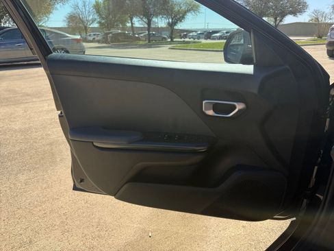 Used 2025 Kia K4 LXS image 18