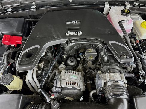 Used 2019 Jeep Wrangler Unlimited Sport S image 38