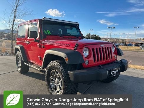 Used 2018 Jeep Wrangler Rubicon w/ Connectivity Group AWD/4WD image 1