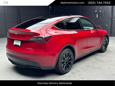Used 2022 Tesla Model Y Long Range image 6