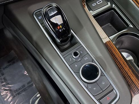 Used 2022 Cadillac Escalade Premium Luxury AWD/4WD image 18