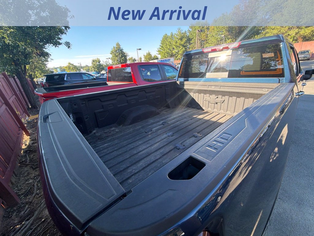 Used 2022 Chevrolet Silverado 2500 LTZ w/ LTZ Convenience Package AWD/4WD image 6