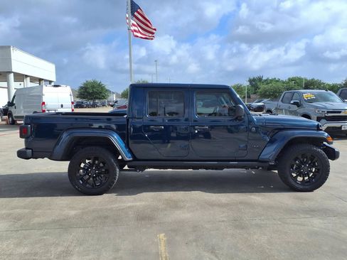 Used 2025 Jeep Gladiator Mojave AWD/4WD image 4