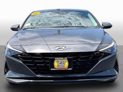 Used 2023 Hyundai Elantra SE FWD image 3