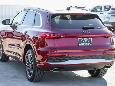 Used 2025 Audi Q5 Premium w/ Convenience Package AWD/4WD image 6