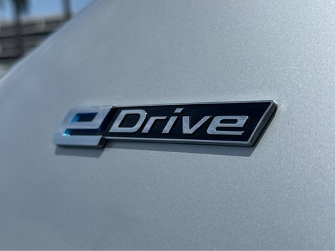 Used 2019 BMW 530e w/ Premium Package RWD image 34