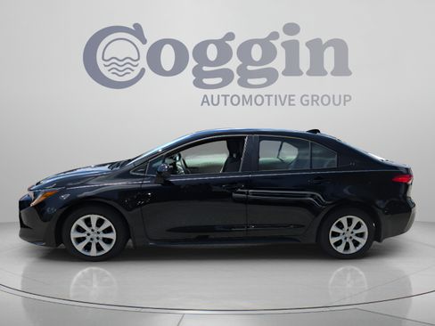 Used 2026 Toyota Corolla LE FWD image 2